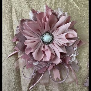 Boho dusty mauve flower pin